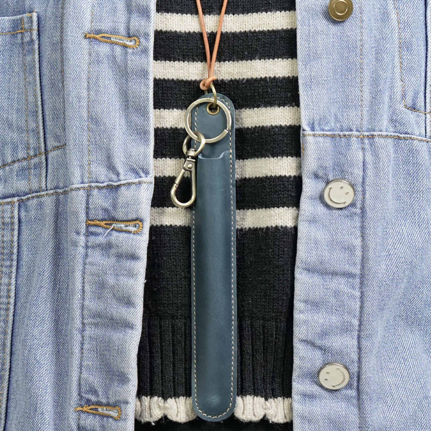 Crazy Horse Leather Neck-Hang Pen Holder
