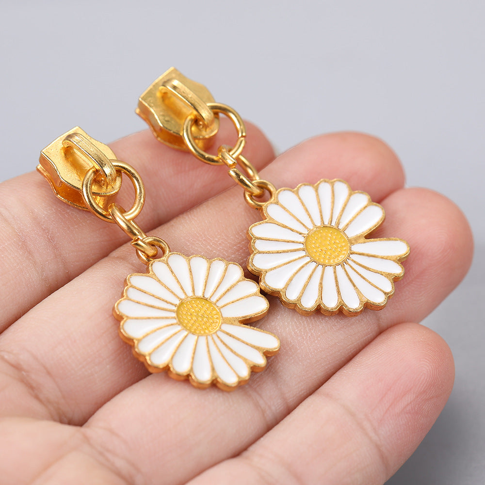 5# Daisy Enamel Zipper Pull