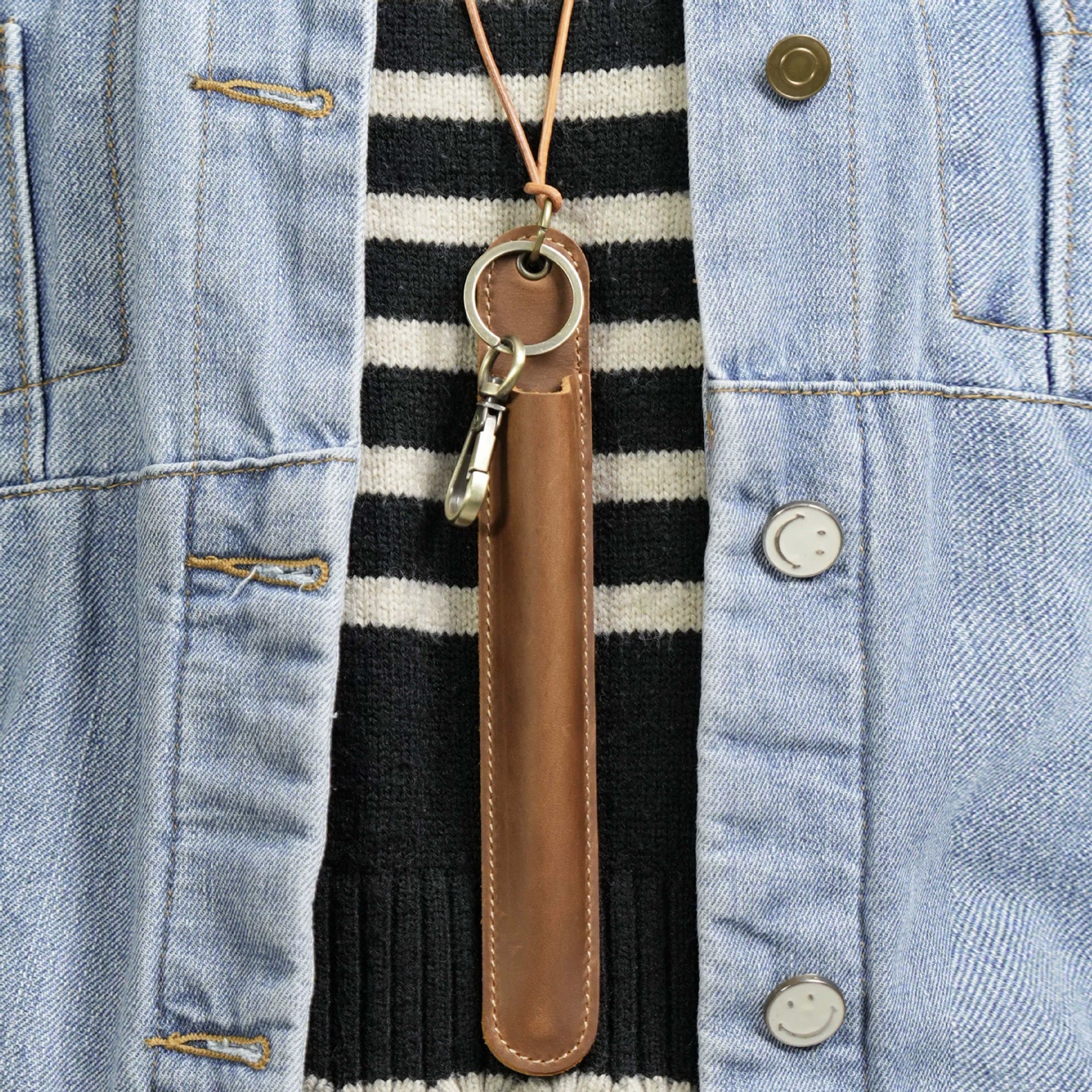 Crazy Horse Leather Neck-Hang Pen Holder