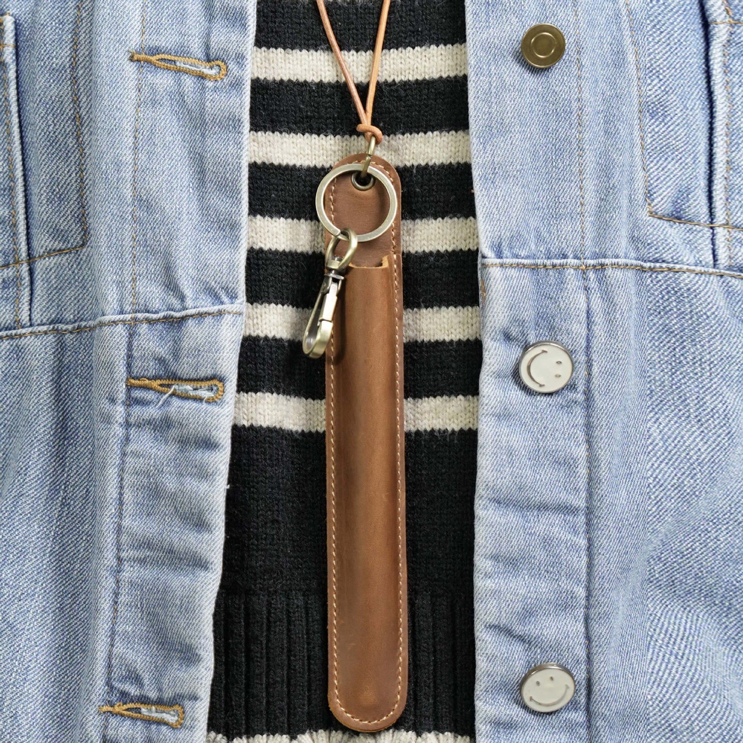 Crazy Horse Leather Neck-Hang Pen Holder