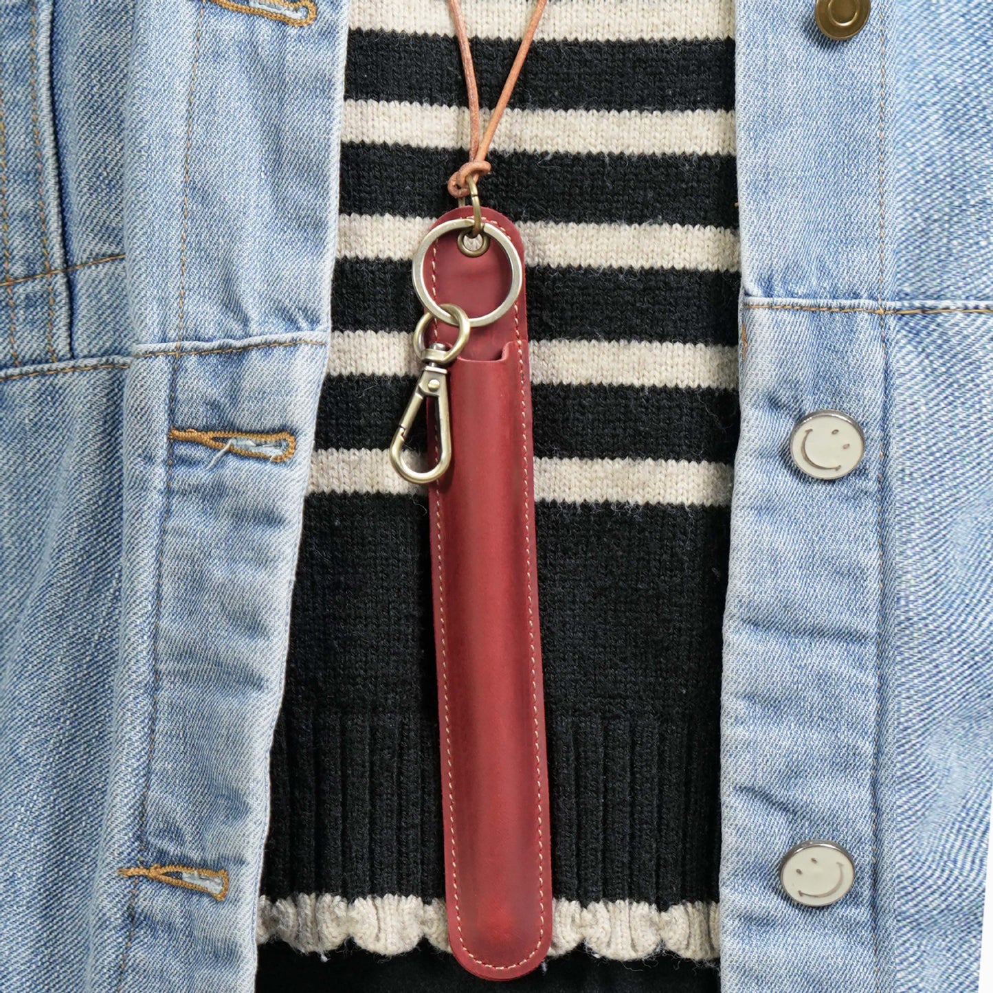 Crazy Horse Leather Neck-Hang Pen Holder